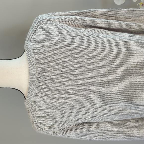 Banana Republic Butterfly Front Pullover Sweater Skyline Grey – Size M - Picture 6 of 9